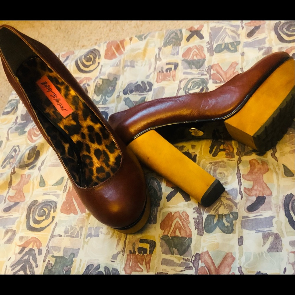 New Betty Johnson leather cognac platform heels